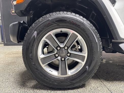 Used 2019 Jeep Wrangler Unlimited Sahara image 4
