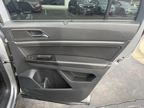 Used 2021 Volkswagen Atlas SE image 16