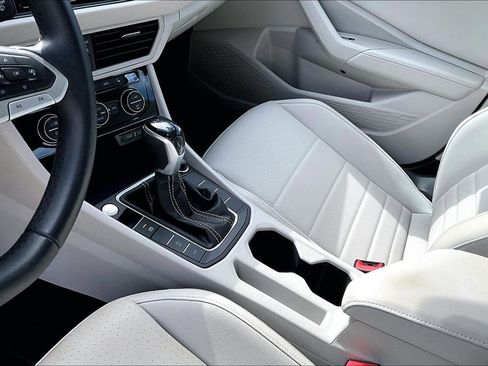 Certified 2023 Volkswagen Jetta SE w/ Panoramic Sunroof Package image 22