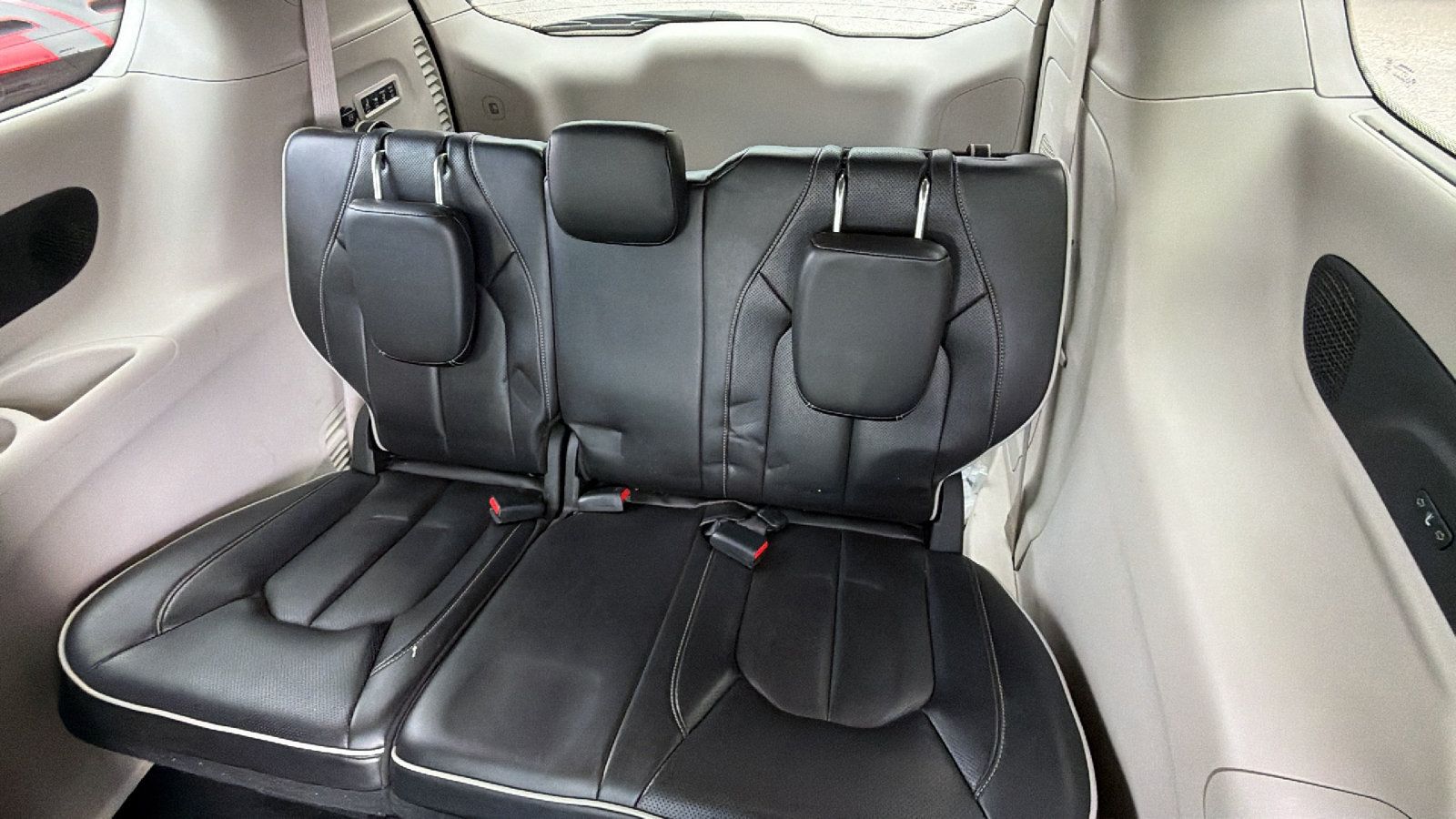 Used 2022 Chrysler Pacifica Limited FWD image 24