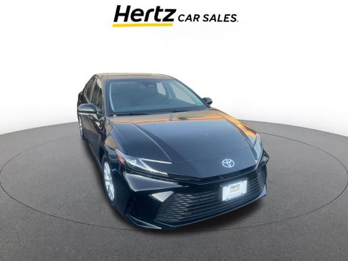Used 2025 Toyota Camry LE image 1