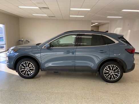 Used 2025 Ford Escape SE image 13