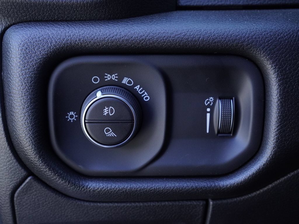 New 2026 RAM 1500 Express AWD/4WD image 14