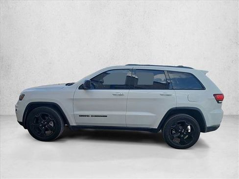 Used 2018 Jeep Grand Cherokee Laredo image 2