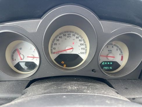 Used 2009 Dodge Avenger SE image 16