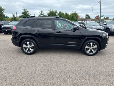 Used 2022 Jeep Cherokee Limited AWD/4WD image 8