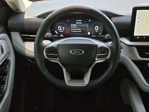 Used 2025 Ford Explorer Active w/ Active Comfort Package RWD image 20