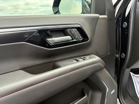 Used 2025 Chevrolet Suburban RST w/ Advanced Technology Package AWD/4WD image 10