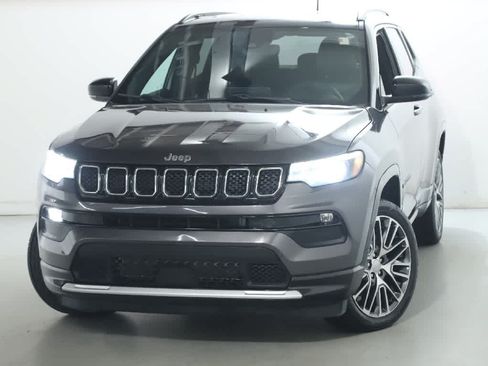 Used 2023 Jeep Compass Limited w/ Elite Group AWD/4WD image 3