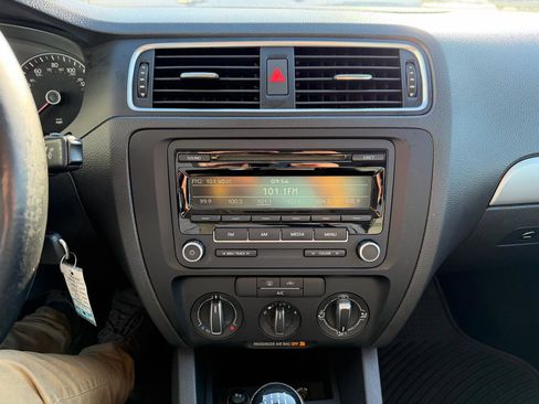 Used 2013 Volkswagen Jetta SE image 30