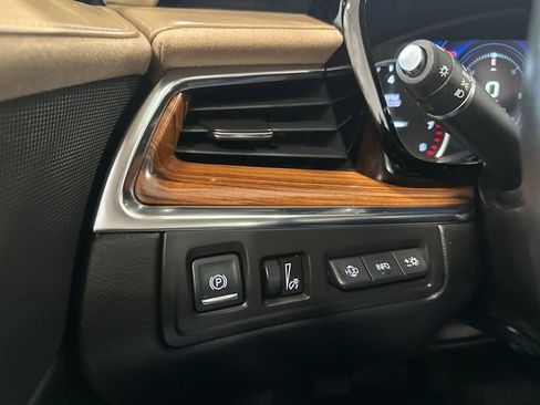 Used 2017 Cadillac XT5 Platinum w/ Driver Assist Package image 26