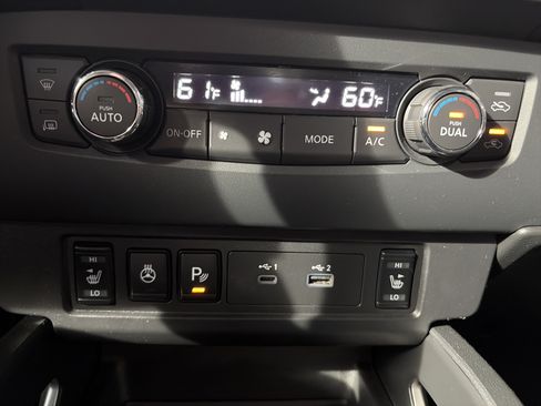Used 2024 Nissan Frontier SV w/ SV Convenience Package AWD/4WD image 21