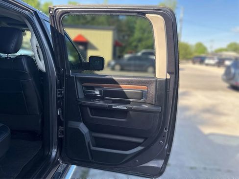 Used 2017 RAM 1500 Laramie w/ Convenience Group AWD/4WD image 30