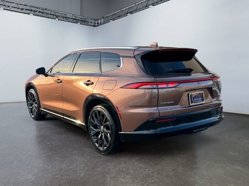 Used 2025 Toyota Crown Signia Limited image 7