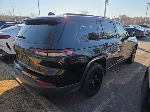 Used 2024 Jeep Grand Cherokee L Laredo image 4