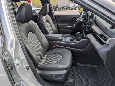 Used 2023 Toyota Highlander XSE AWD/4WD image 24