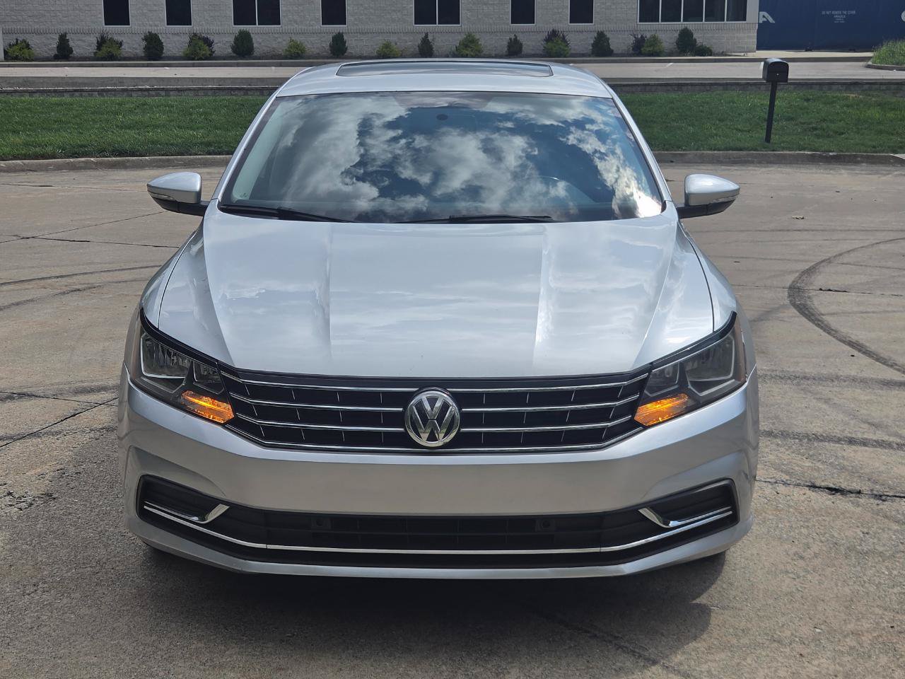 Used 2017 Volkswagen Passat 1.8T SE FWD image 8