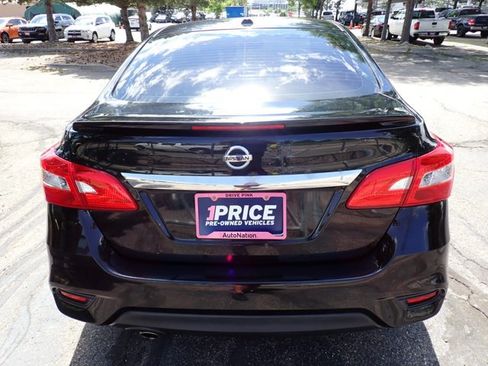 Used 2016 Nissan Sentra SR w/ SR Premium Package FWD image 3