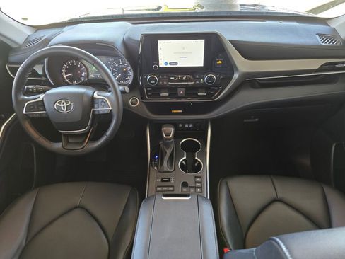 Used 2024 Toyota Highlander XLE image 21