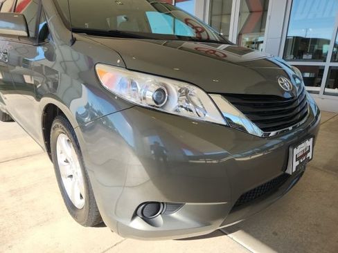 Used 2013 Toyota Sienna LE w/ Towing Pkg FWD image 8