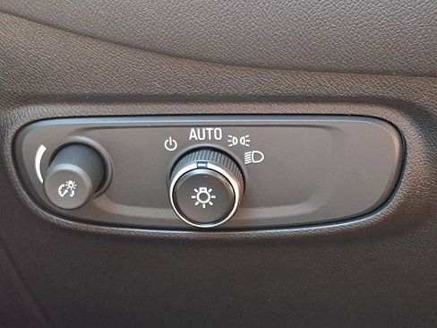 Used 2022 Chevrolet Equinox LT image 25