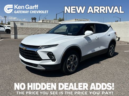 Used 2025 Chevrolet Blazer LT FWD image 1