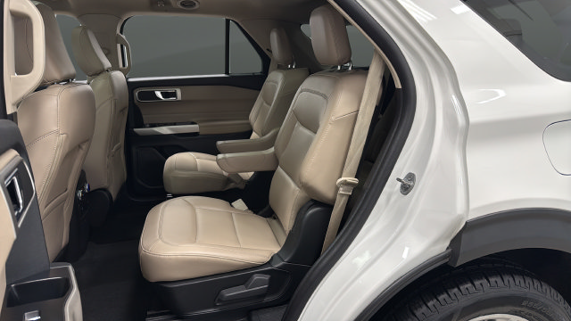 Used 2023 Ford Explorer XLT w/ Equipment Group 202A AWD/4WD image 21