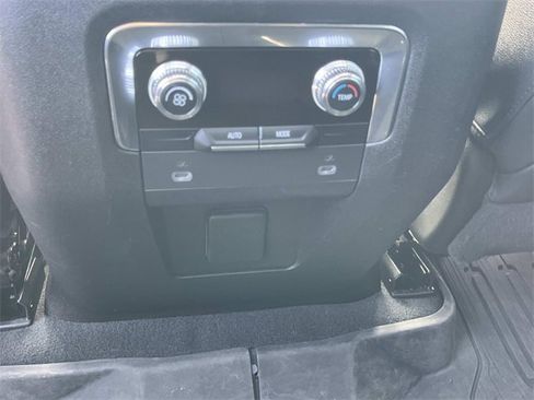 Used 2023 GMC Yukon XL SLT image 19