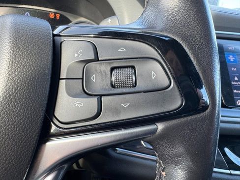 Used 2022 Buick Enclave Premium image 18