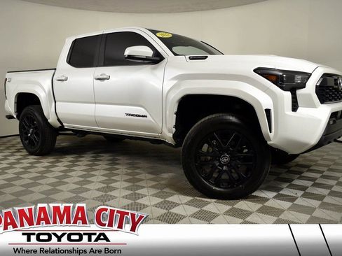 Certified 2025 Toyota Tacoma TRD Sport image 1