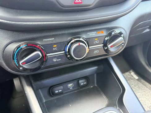 Used 2023 Kia Soul LX w/ LX Technology Package FWD image 18