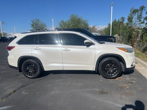 Used 2015 Toyota Highlander XLE image 3
