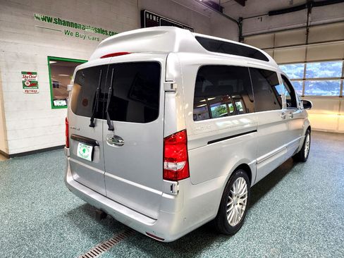 Used 2018 Mercedes-Benz Metris Passenger image 6