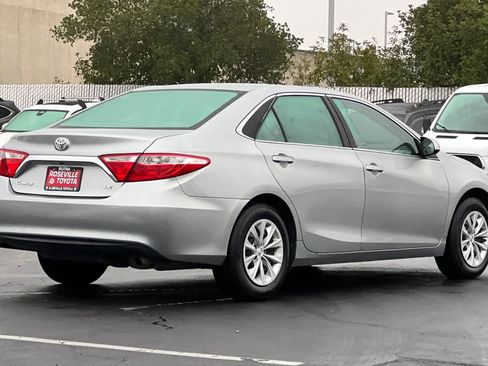 Used 2016 Toyota Camry LE image 2
