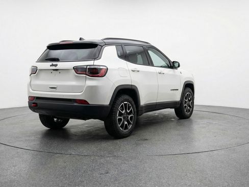 Used 2025 Jeep Compass Trailhawk AWD/4WD image 9
