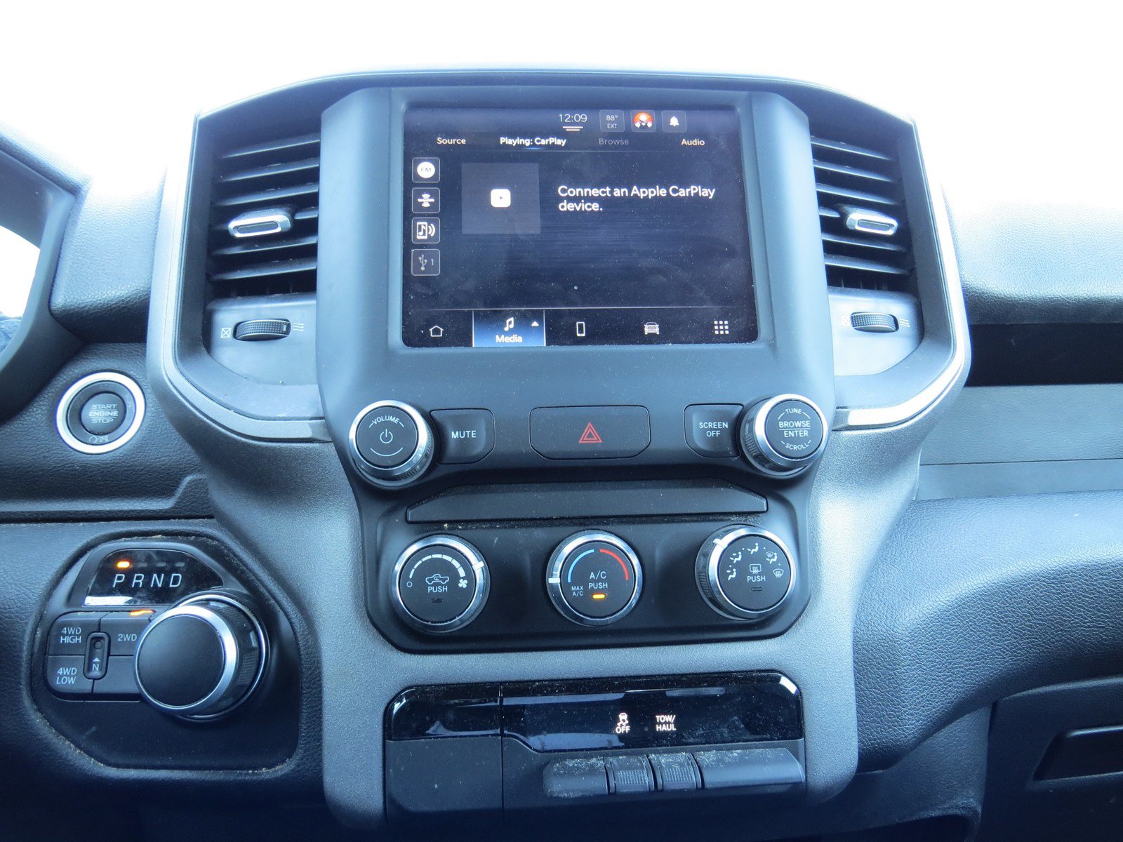 Used 2024 RAM 2500 Tradesman w/ Chrome Appearance Group AWD/4WD image 15