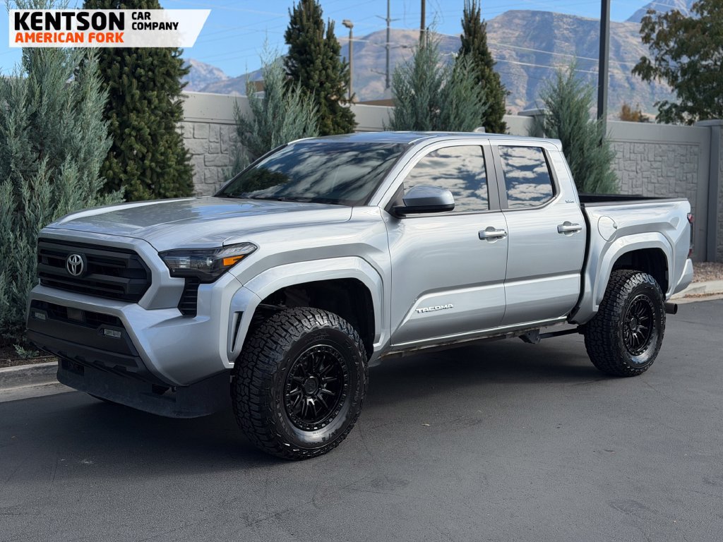 Used 2025 Toyota Tacoma SR5 AWD/4WD image 3