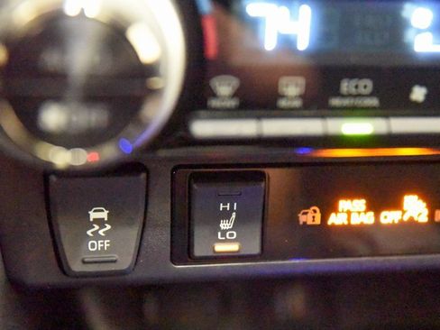 Used 2025 Toyota RAV4 XLE image 22