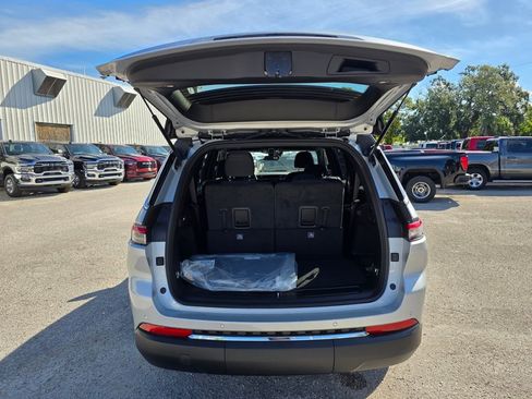 New 2025 Jeep Grand Cherokee L Laredo image 35