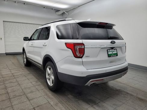 Used 2017 Ford Explorer XLT image 5