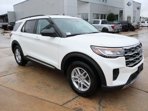 New 2025 Ford Explorer Active image 1