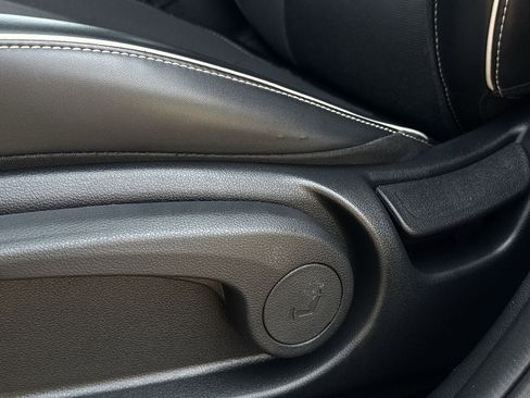 Certified 2022 Hyundai Venue Limited image 13