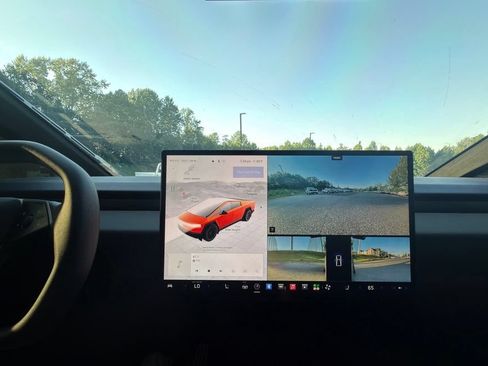 Used 2025 Tesla Cybertruck AWD Crew Cab image 31