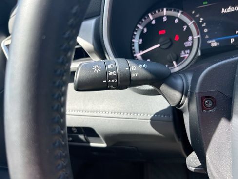 Used 2024 Toyota Highlander XLE FWD image 20