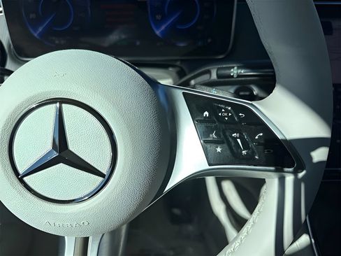Used 2023 Mercedes-Benz EQE 500 4MATIC SUV w/ Exclusive Trim Package image 15