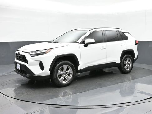 Used 2022 Toyota RAV4 XLE w/ Convenience Package image 3