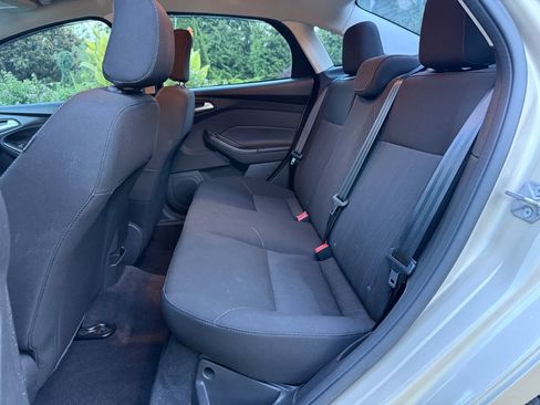 Used 2018 Ford Focus SE FWD image 16