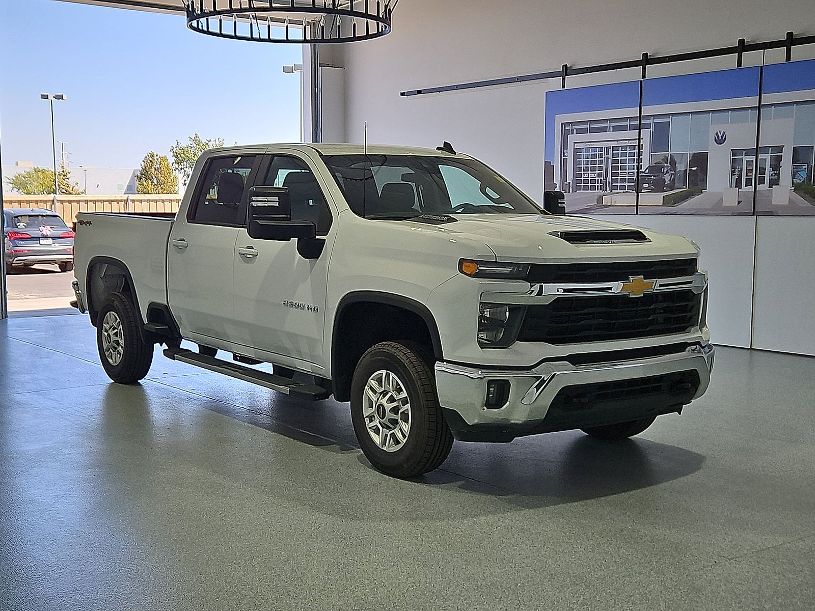 Used 2025 Chevrolet Silverado 2500 LT w/ Convenience Package AWD/4WD image 2