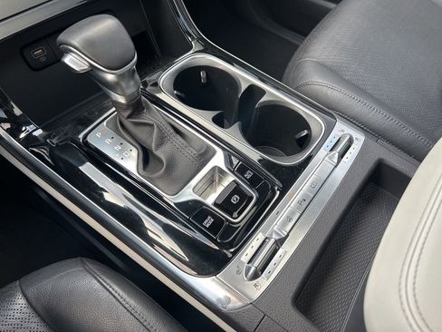 Used 2022 Kia Carnival SX Prestige image 36