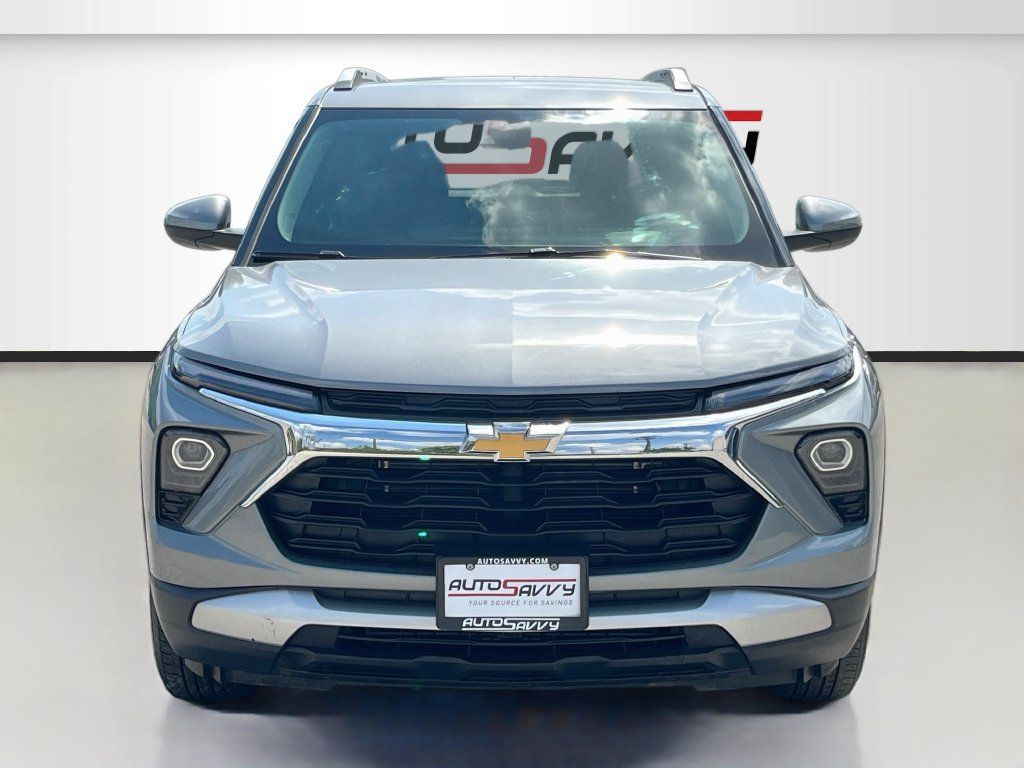 Used 2024 Chevrolet TrailBlazer LT w/ Driver Confidence Package FWD image 2